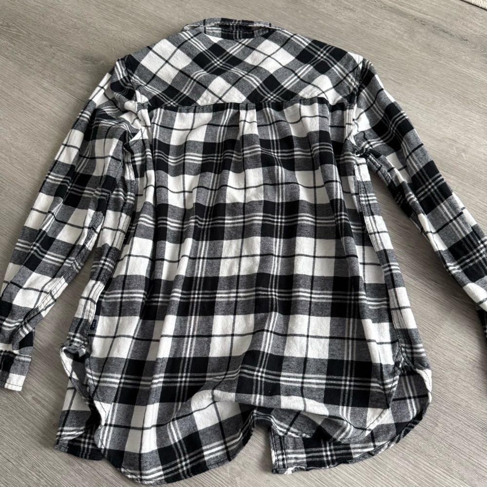GAP Women’s  Black and White Plaid Shirt - Picture 3 of 3